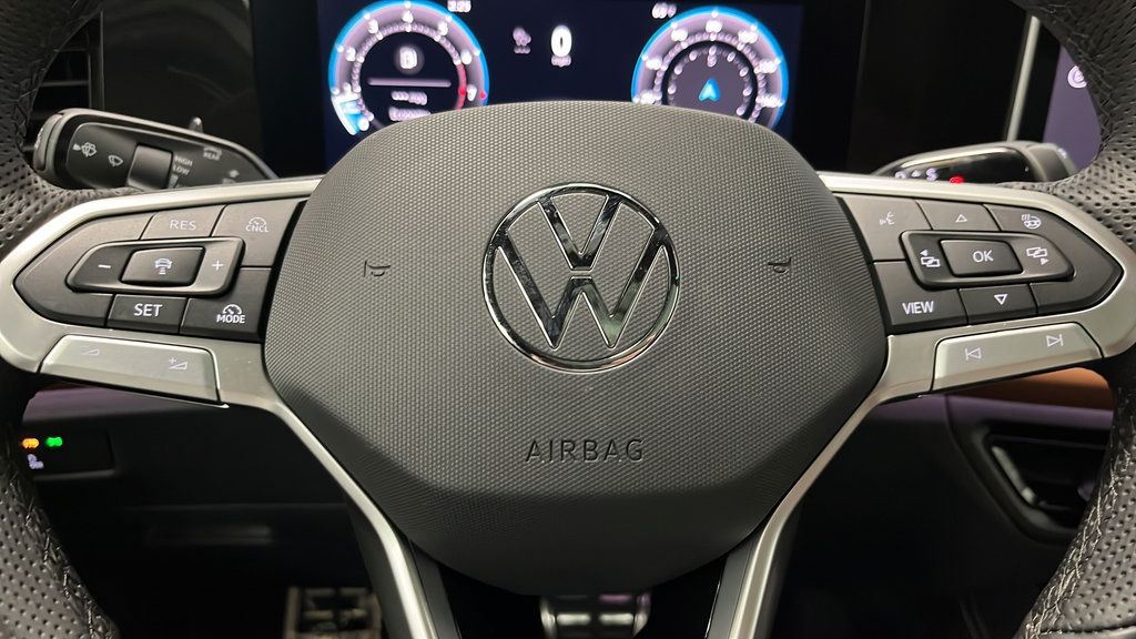 Used 2026 Volkswagen Tiguan SEL R-Line AWD/4WD image 16