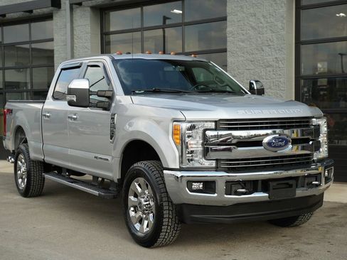 Used 2017 Ford F250 Lariat w/ Chrome Package image 25