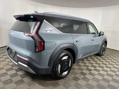 Used 2024 Kia EV9 Wind image 3