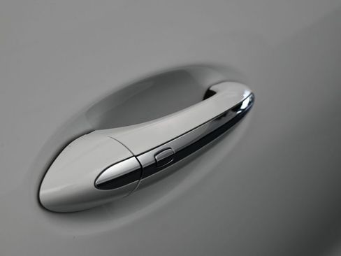 Used 2023 Chevrolet Bolt EUV Premier image 51