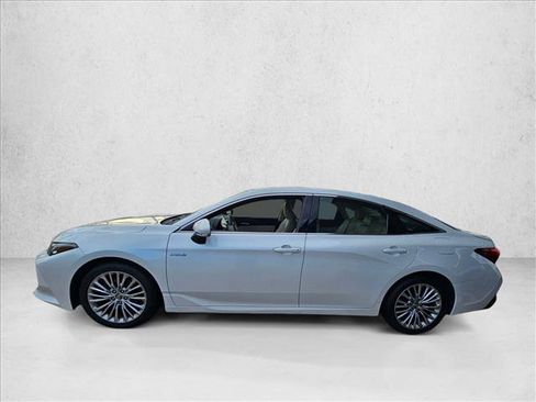 Used 2019 Toyota Avalon Limited image 8