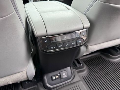 Used 2021 Toyota Highlander Platinum image 19