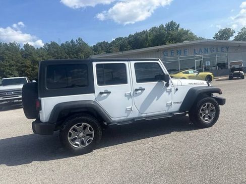 Used 2015 Jeep Wrangler Unlimited Rubicon w/ Connectivity Group AWD/4WD image 16