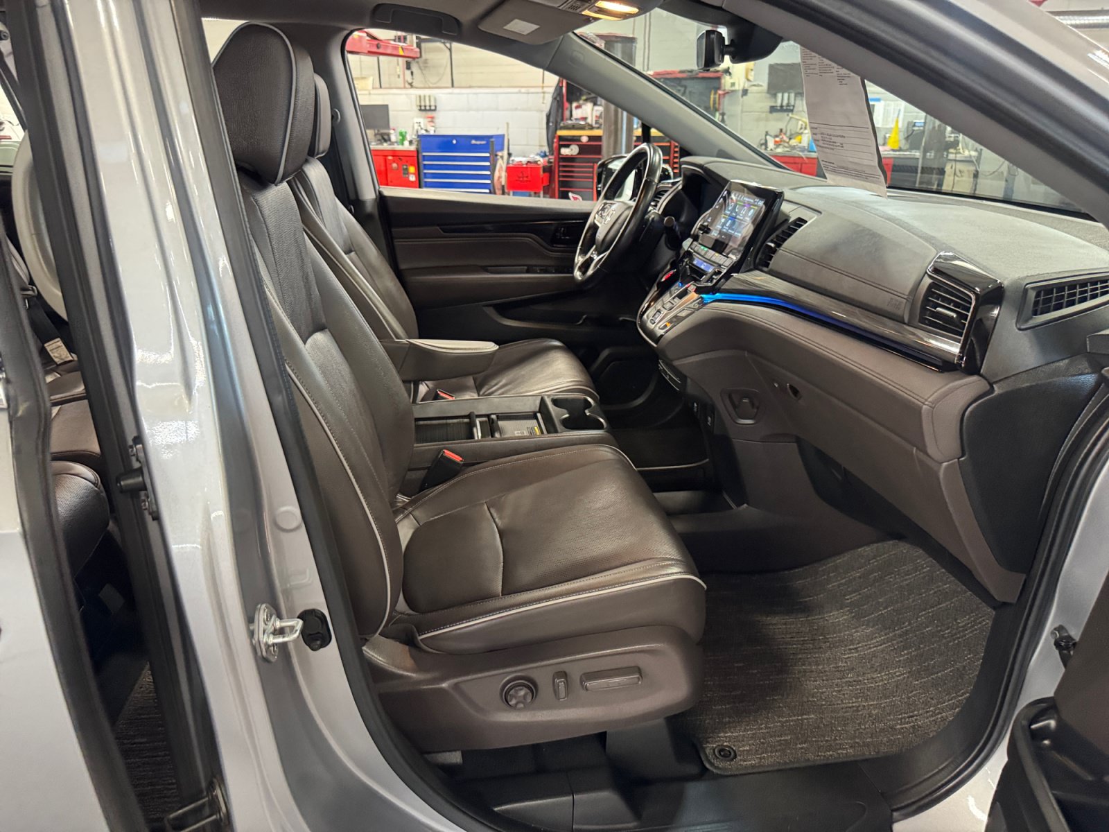 Used 2023 Honda Odyssey Elite image 19