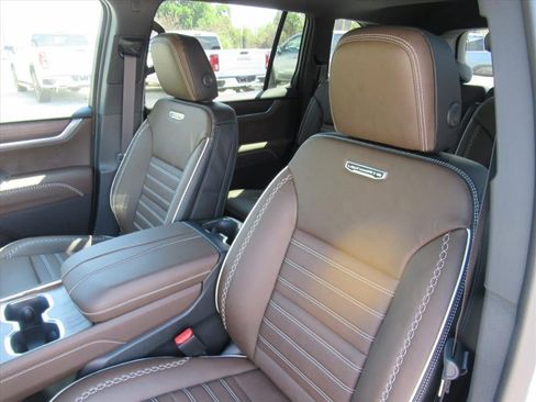 Used 2026 GMC Acadia Denali Ultimate w/ LPO, Floor Liner Package FWD image 18