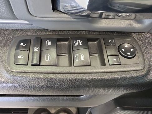 Used 2022 RAM 1500 Classic SLT AWD/4WD image 16