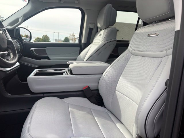 Used 2026 Ford Expedition Platinum w/ Platinum Ultimate Package AWD/4WD image 30