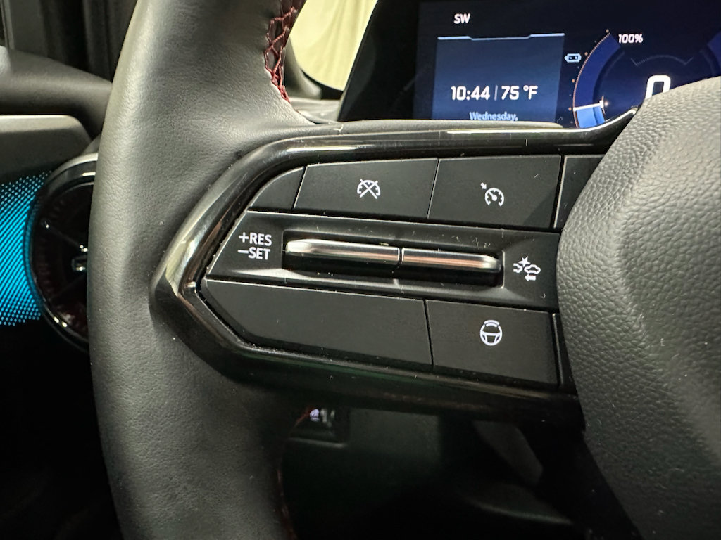 Used 2024 Chevrolet Equinox EV RS FWD image 29