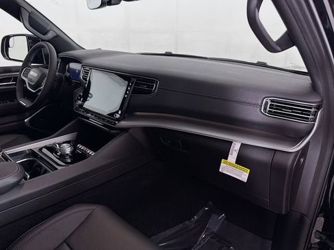 New 2026 Jeep Grand Wagoneer 4WD image 31