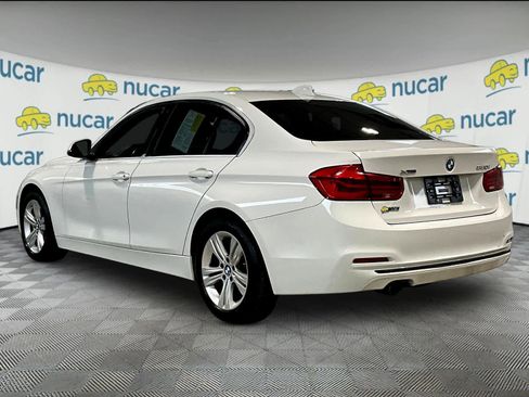 Used 2018 BMW 330i xDrive Sedan w/ Convenience Package image 4