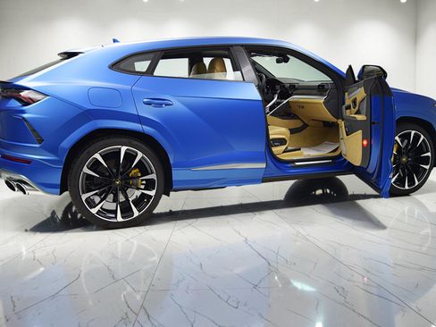 Used 2022 Lamborghini Urus AWD/4WD image 12