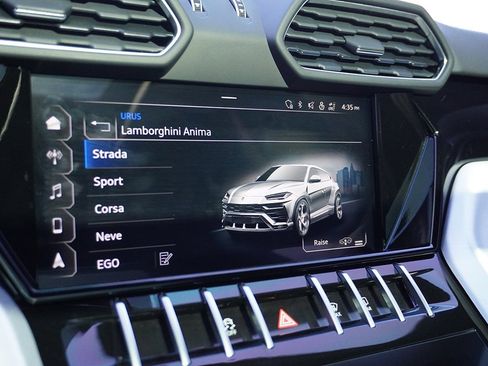 Used 2022 Lamborghini Urus image 63