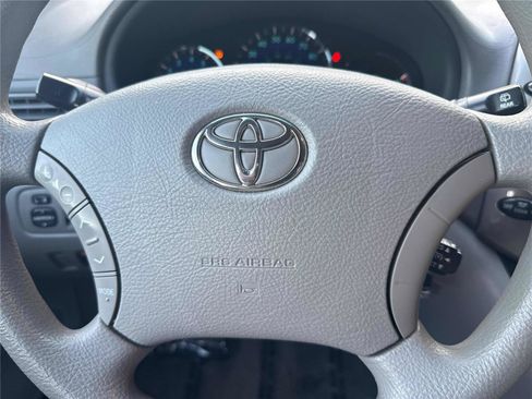 Used 2010 Toyota Sienna FWD image 19