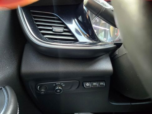 Used 2022 Buick Envision Avenir w/ Technology Package II image 25