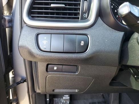 Used 2020 Kia Sorento L FWD image 28