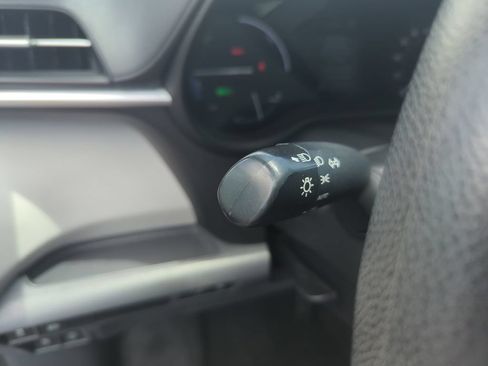 Used 2021 Toyota Sienna LE w/ LE Plus Package FWD image 21