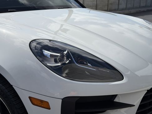 Certified 2021 Porsche Macan image 13