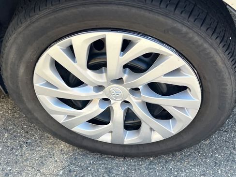 Used 2017 Toyota Corolla LE FWD image 22