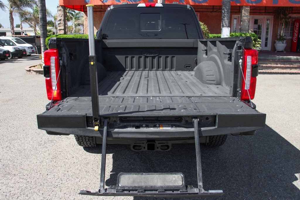 Used 2023 Ford F250 Lariat w/ Black Appearance Package AWD/4WD image 9