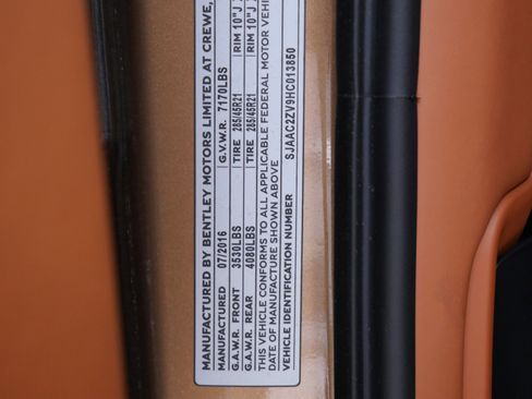 Used 2017 Bentley Bentayga AWD/4WD image 20