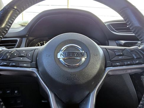 Used 2020 Nissan Rogue SV image 12