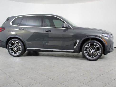 New 2026 BMW X5 xDrive50e w/ Climate Comfort Package image 8