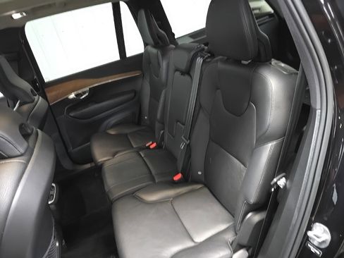 Used 2022 Volvo XC90 T6 Momentum w/ Advanced Package image 32