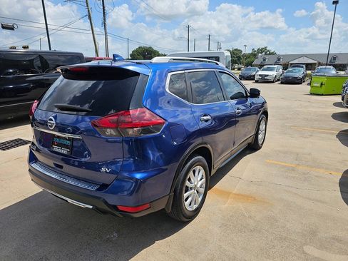 Used 2018 Nissan Rogue SV w/ Premium Package FWD image 6