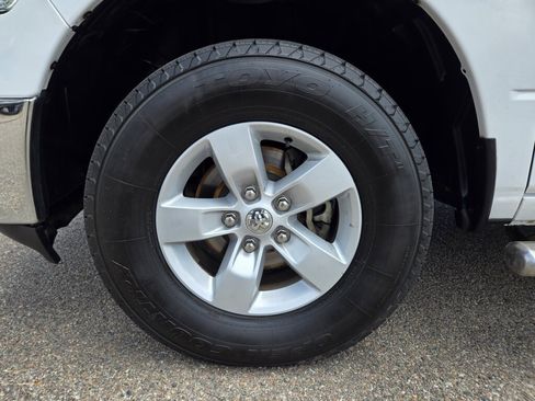 Used 2019 RAM 1500 Classic SLT AWD/4WD image 16