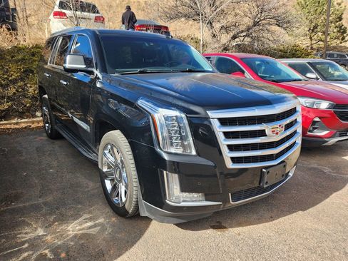 Used 2015 Cadillac Escalade Luxury image 11