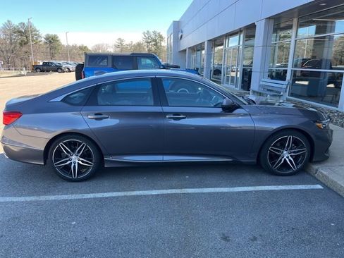 Used 2021 Honda Accord Touring image 3