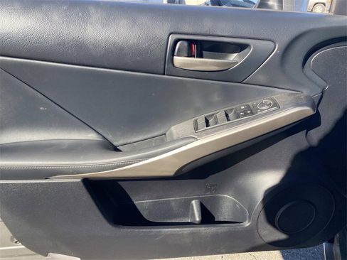 Used 2019 Lexus IS 300 AWD image 12