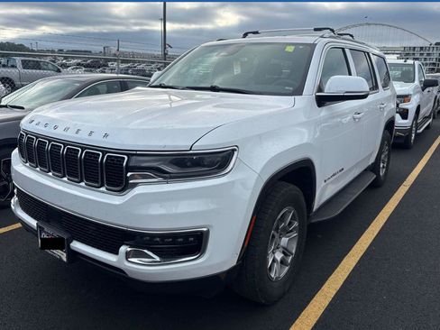 Used 2022 Jeep Wagoneer Series I AWD/4WD image 12