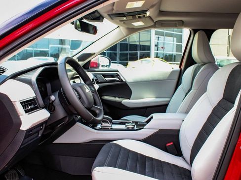 New 2025 Mitsubishi Outlander SE AWD/4WD image 31