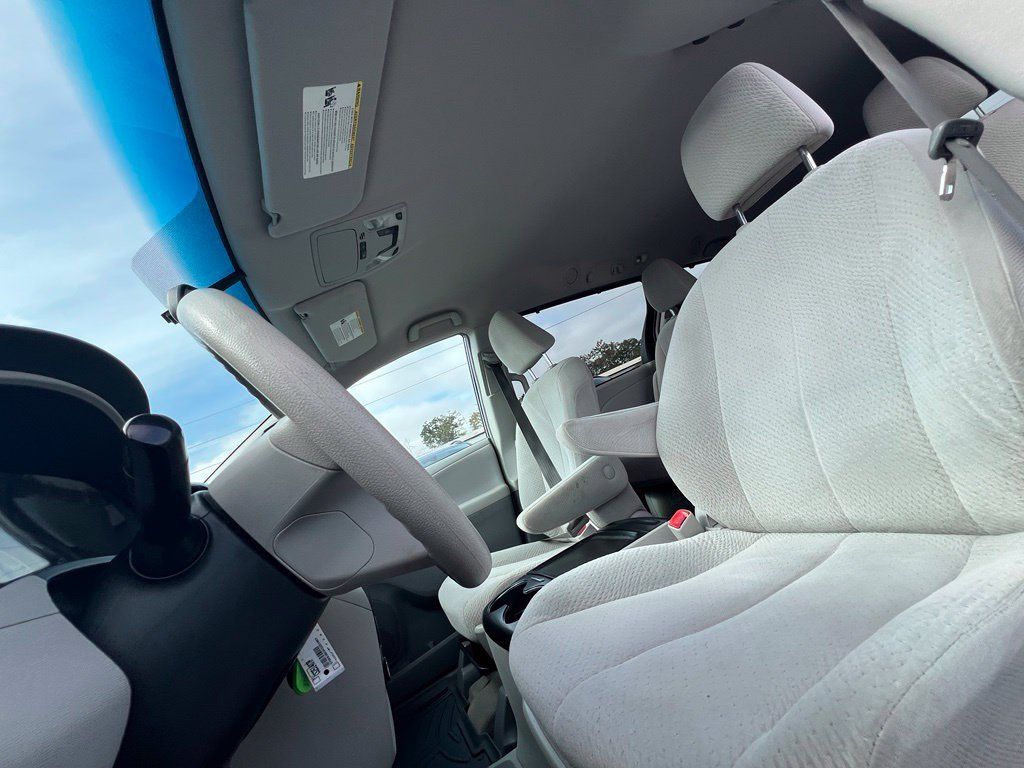 Used 2012 Toyota Sienna LE FWD image 13