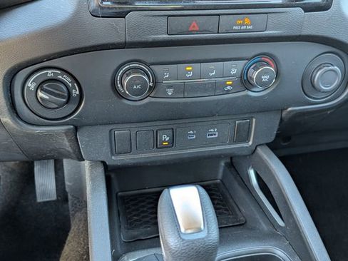 Used 2022 Nissan Frontier SV w/ Technology Package image 8
