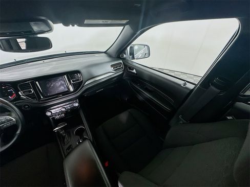 Used 2024 Dodge Durango SXT w/ SXT Blacktop Group image 11