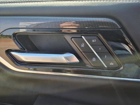 New 2025 GMC Yukon Elevation w/ LPO, Get Active Package image 18