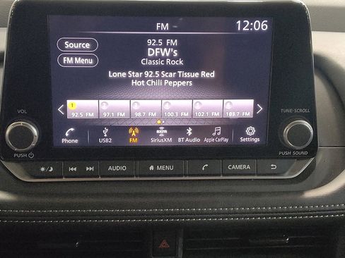 Used 2024 Nissan Rogue S AWD/4WD image 25
