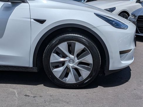 Used 2023 Tesla Model Y Long Range AWD/4WD image 25