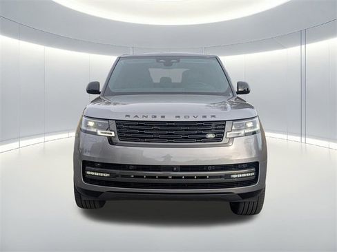 Used 2024 Land Rover Range Rover SE image 3