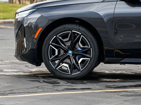 Used 2023 BMW iX xDrive50 w/ Sport Package image 8