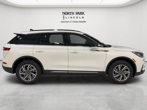 New 2026 Lincoln Corsair Premiere FWD image 2