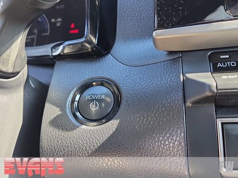 Used 2025 Toyota Camry SE FWD image 6