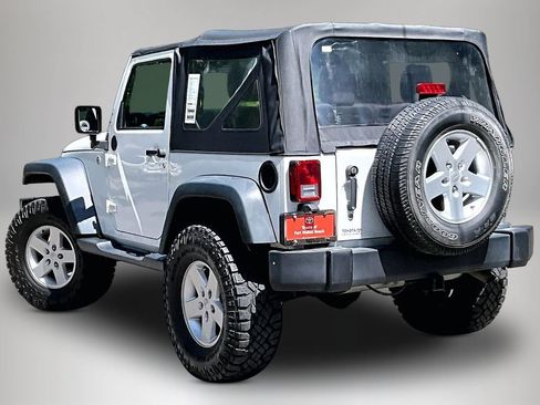 Used 2017 Jeep Wrangler Sport w/ Connectivity Group AWD/4WD image 4