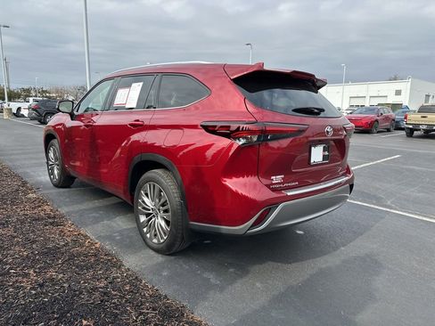 Certified 2025 Toyota Highlander Platinum image 5