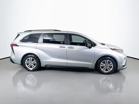 Used 2023 Toyota Sienna XSE w/ XSE Plus Package AWD/4WD image 8
