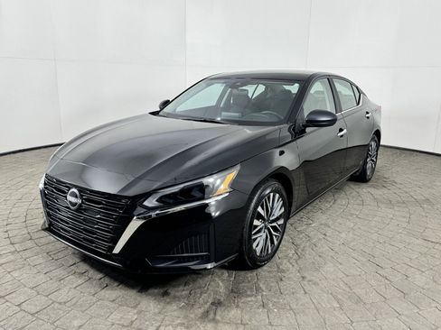 Used 2025 Nissan Altima 2.5 SV image 4