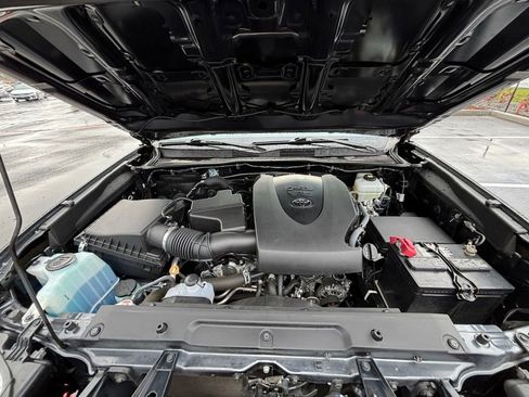 Used 2021 Toyota Tacoma TRD Off-Road image 30