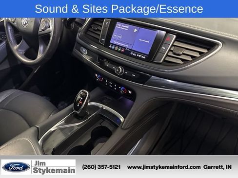 Used 2020 Buick Enclave Essence w/ Sound and Sites Package FWD image 18